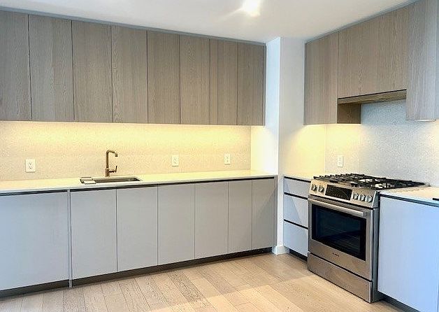 1st image of 3 Court Sq #5103