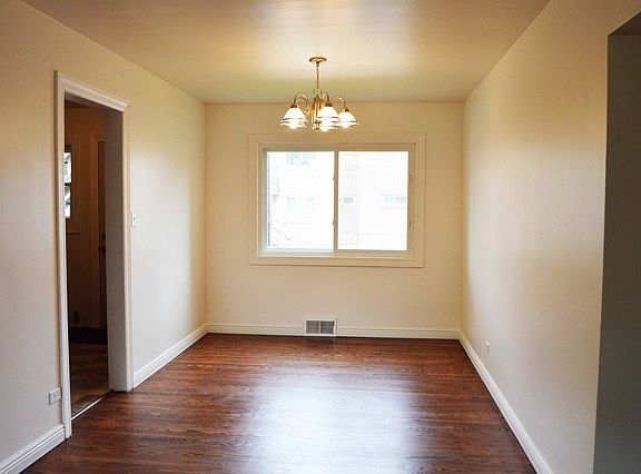 4th image of 2456 W Berwyn Ave #1E