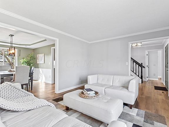 4th image of 807 Waterton Dr