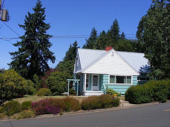 2nd image of 1530 SE Alder Lane Dr