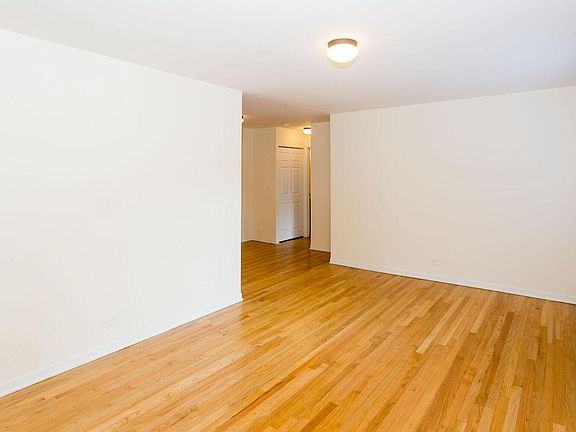 5th image of 424 W Oakdale Ave APT 404