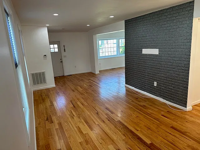 3 bed, 2.5 bath, 1560 sqft, $4,300 — Photo 2