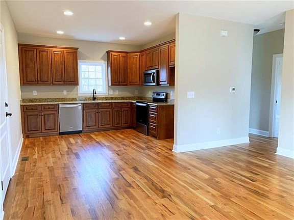 4th image of 223 Brentwood Dr