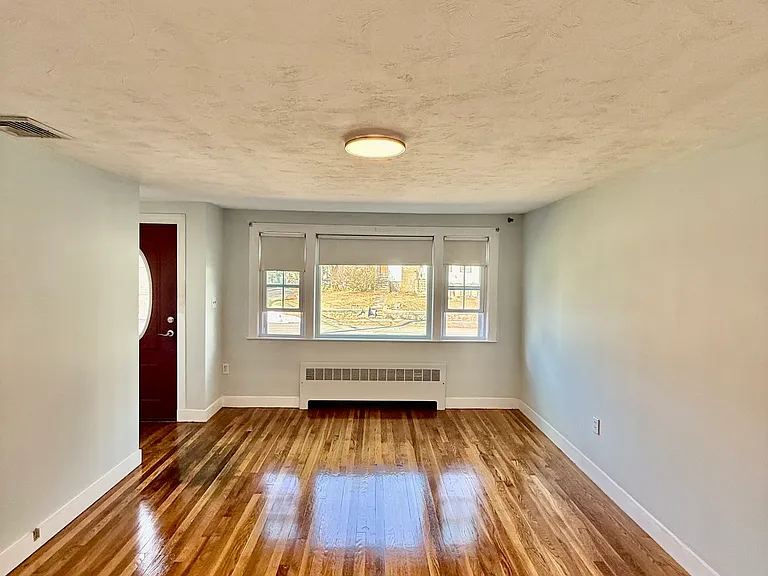 1 Clark Cir — Photo 3