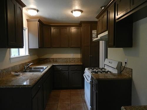 3rd image of 436 Kendall Ave