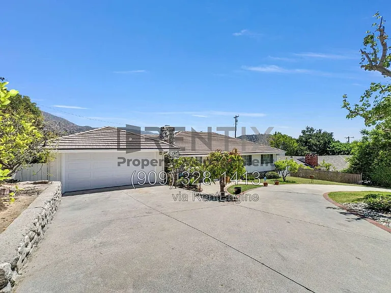 1920 Oakwood Ave — Photo 2