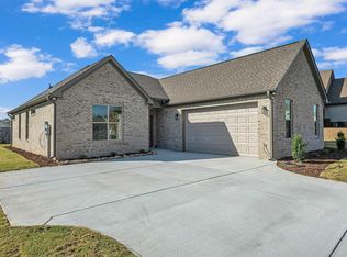 145 Oakwell St, Calera, AL 35040