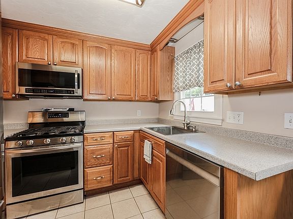 4th image of 24B Rockingham St #14