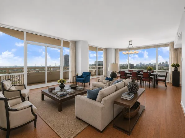 15 Greenway Plz Unit 14F, Houston, TX 77046