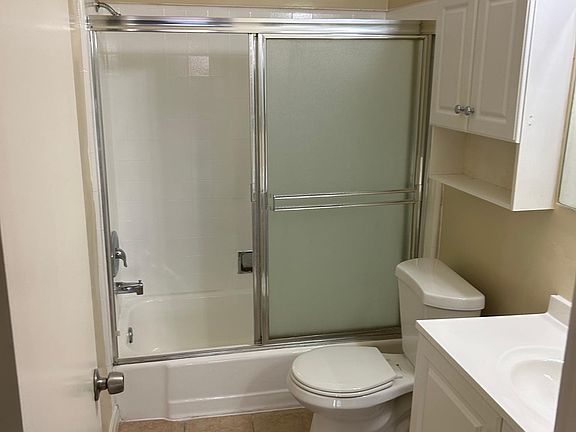 4th image of 807 Edgewood St APT 1