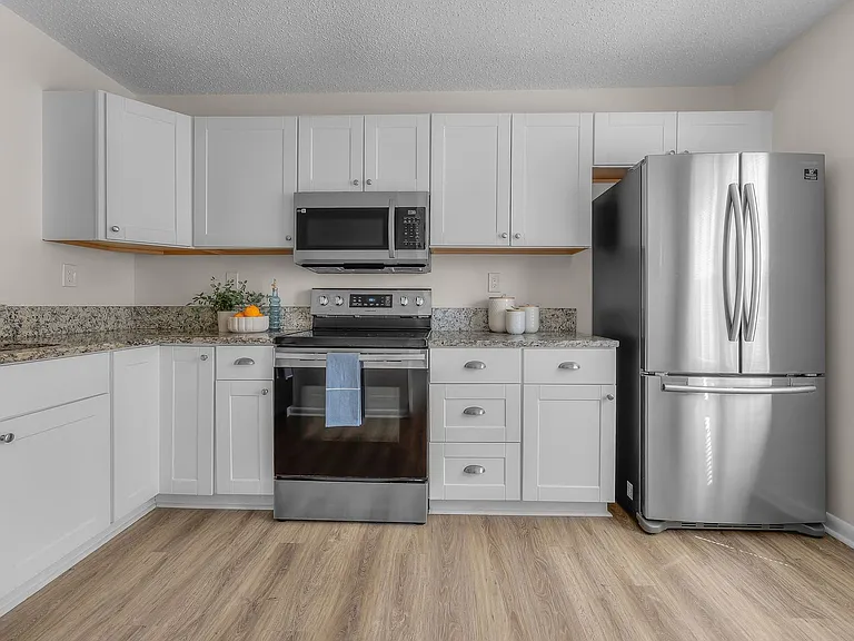 5036 Glenwood Way — Photo 9