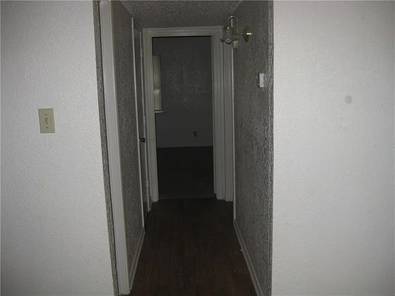 5th image of 831 White Rock St