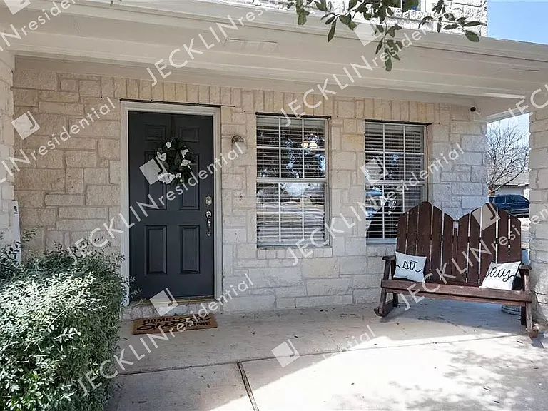 100 David Dr — Photo 2