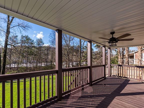 4th image of 700 Runyan Dr