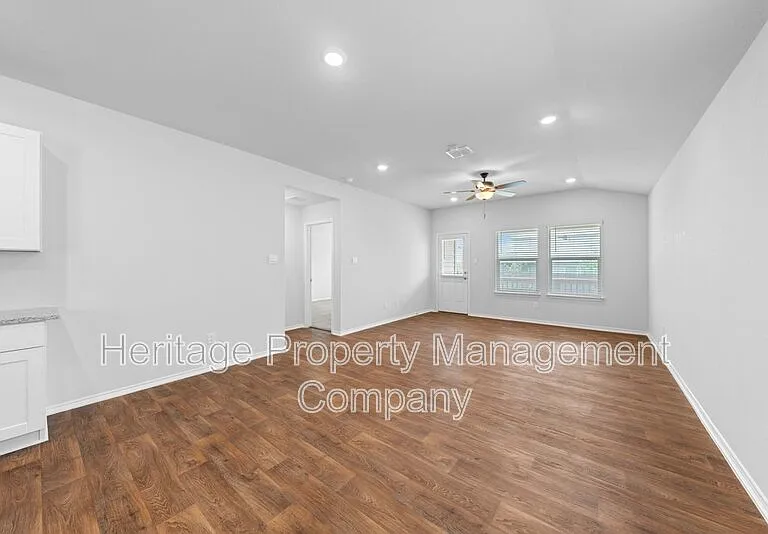 4522 Meerkat Dr — Photo 10