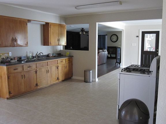 5th image of 615 N 27th St