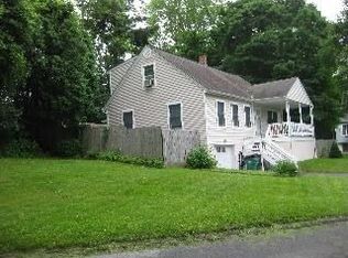 10 Camelot Rd, Poughkeepsie, NY 12601