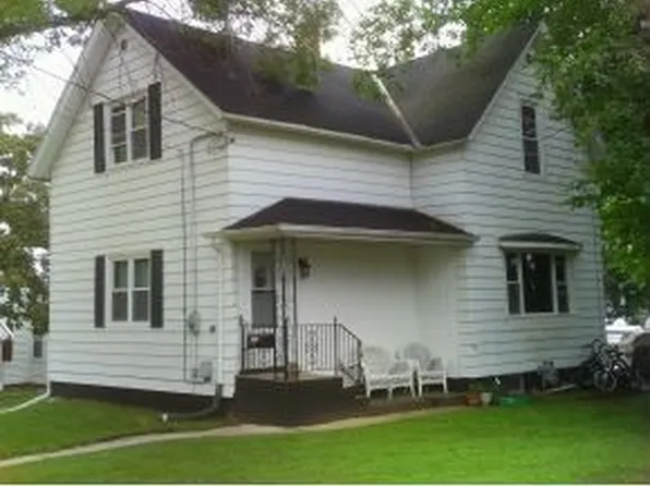 1325 S 12th St, Manitowoc, WI 54220