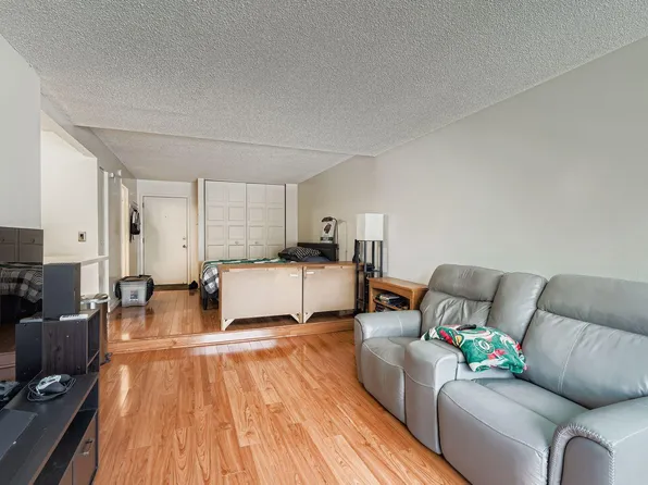 1601 N Innsbruck Dr #250NE, Minneapolis, MN 55432