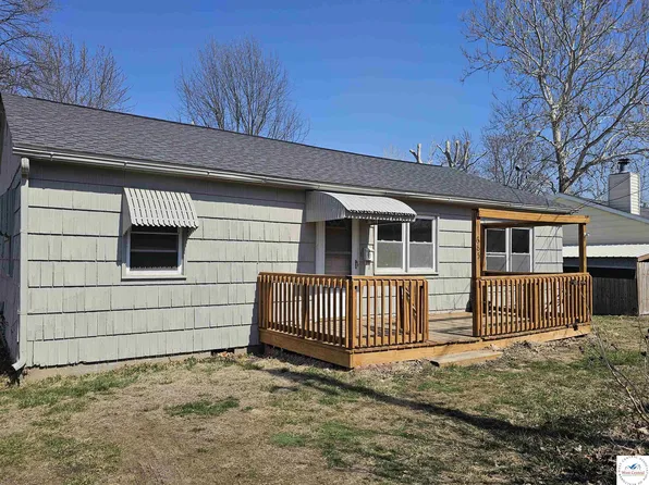 685 W High St, Marshall, MO 65340