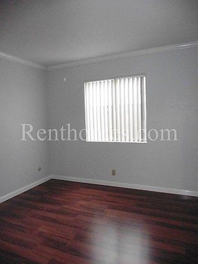5th image of 10333 Westchester Ave