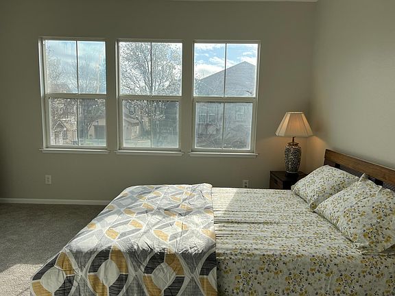 3rd image of 276 S Yucatan Pl