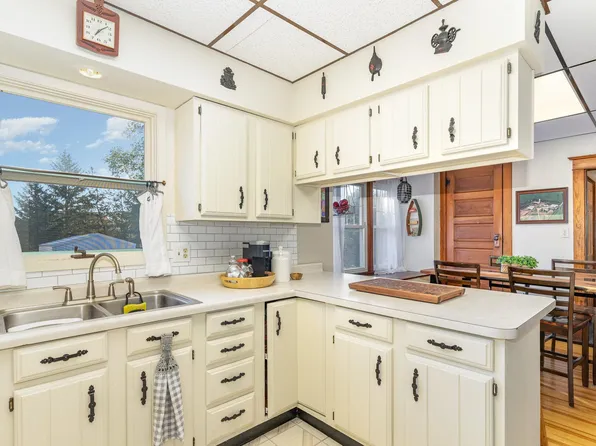 319 Mill St S, Waterville, MN 56096