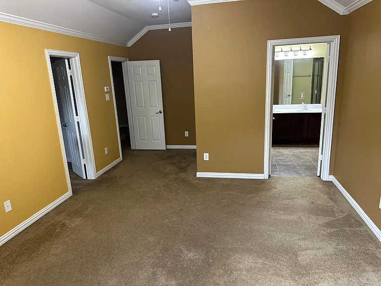 8730 Manhattan Ave #8730 — Photo 37