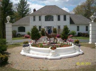 2 Deer View Ln, Uxbridge, MA 01569