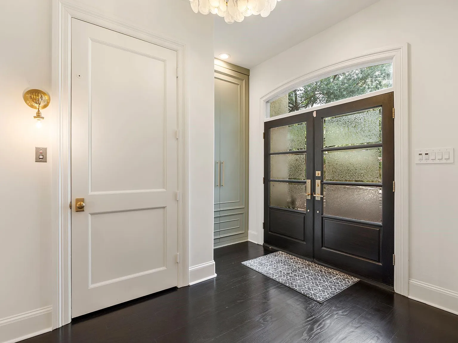 4 bed, 3.5 bath, 3569 sqft, $6,250 — Photo 3