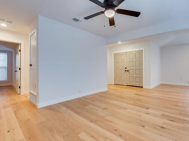 5014 Roundtable Ln — Photo 2