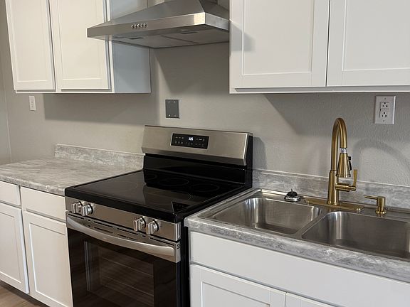 3rd image of 303 W Washington St #303