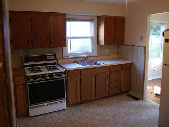 3rd image of 153 Connolly Dr