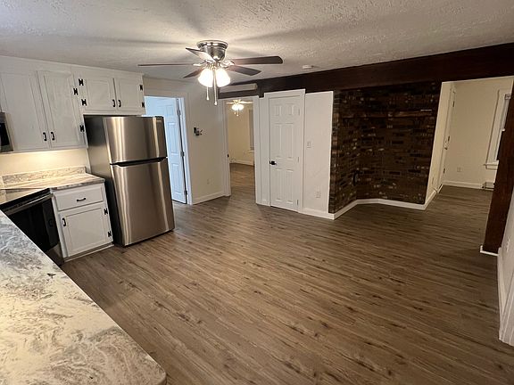 2nd image of 176 South St #2