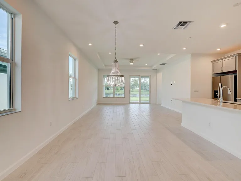 12712 SW Eleanor Dr — Photo 5