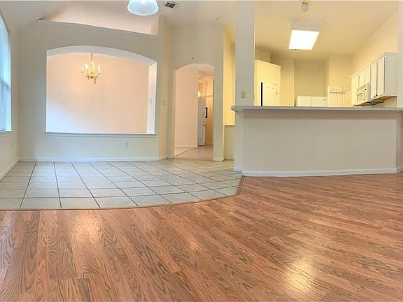 4th image of 17909 Madden Dr