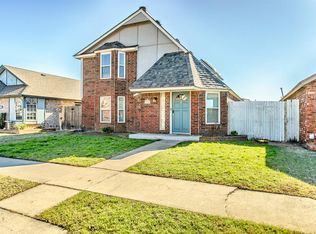 2128 Briarcliff Dr, Moore, OK 73170