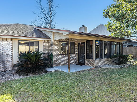 2nd image of 3941 Balsam Dr