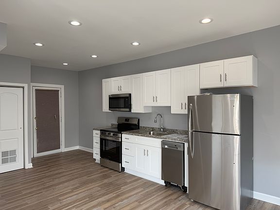 4th image of 3310 N Milwaukee Ave Suite 203