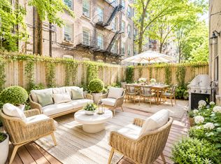 315 E 10th St APT 1R, New York, NY 10009