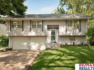 9806 O St, Omaha, NE 68127
