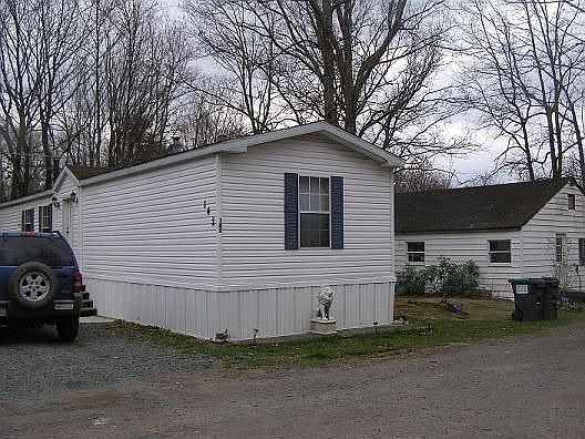 2nd image of 142 Laurel Woods Rd