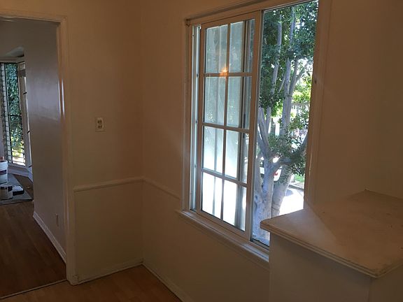 4th image of 340 N Curson Ave