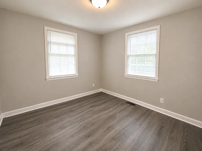 1502 Woodmere Dr — Photo 7