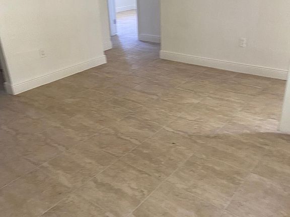 2nd image of 1421 NE 148th St #2-G