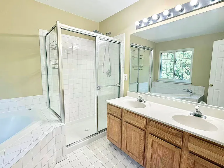 18489 Sierra Springs Sq — Photo 14