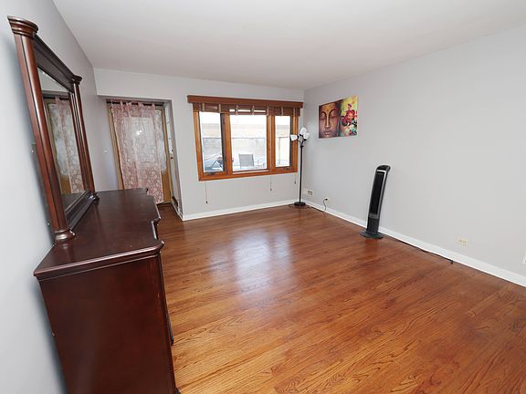 4th image of 5719 N Milwaukee Ave