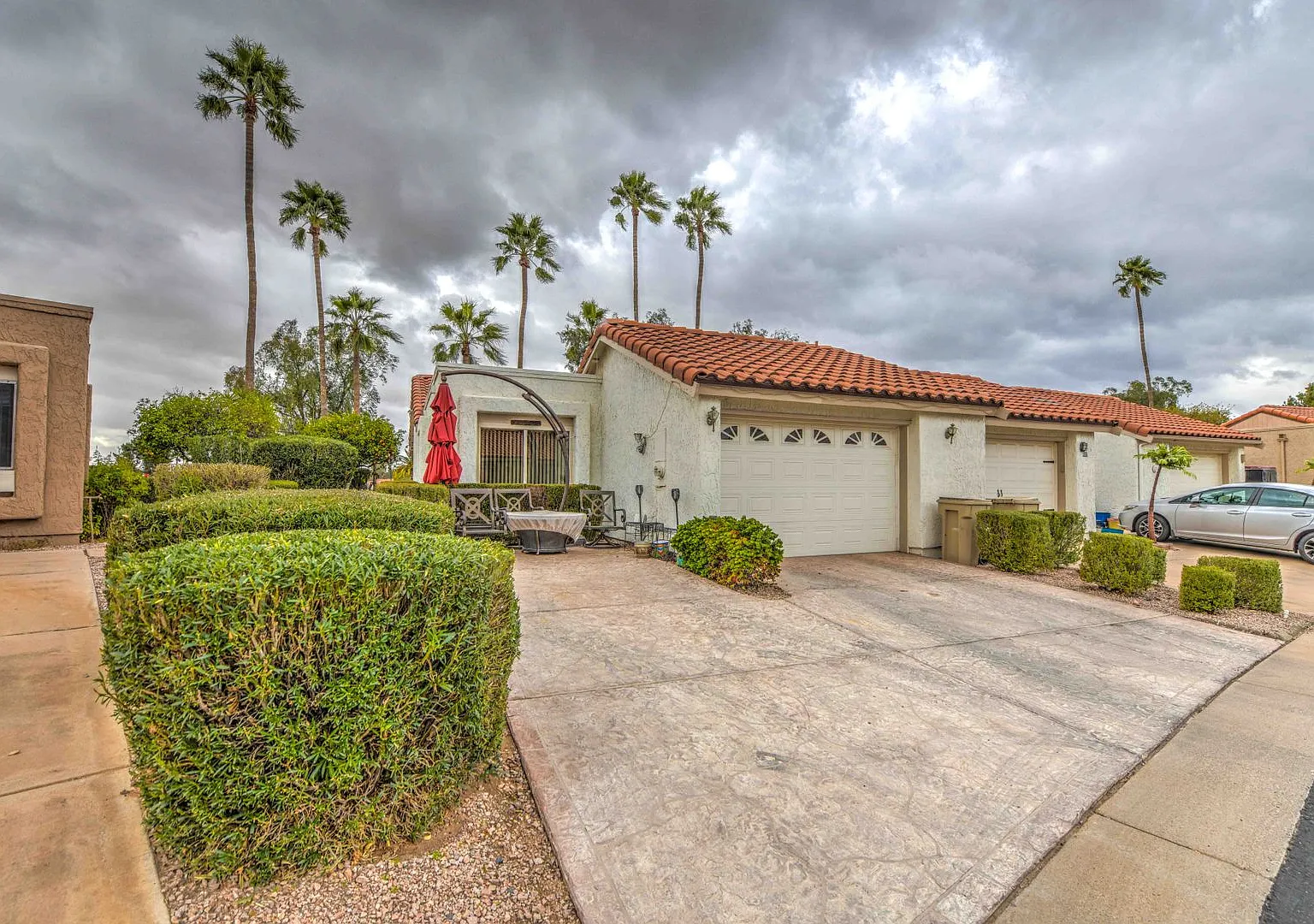 Perfect home for enjoying your winter in Arizona. 2 bed 2 bath on the 14th fairway of Heron Lakes... — Photo 2