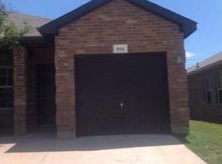 914 Walnut St, Burleson, TX 76028