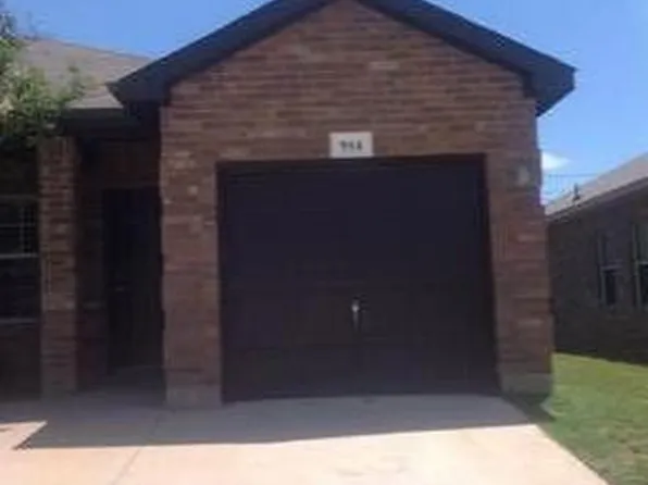 914 Walnut St, Burleson, TX 76028